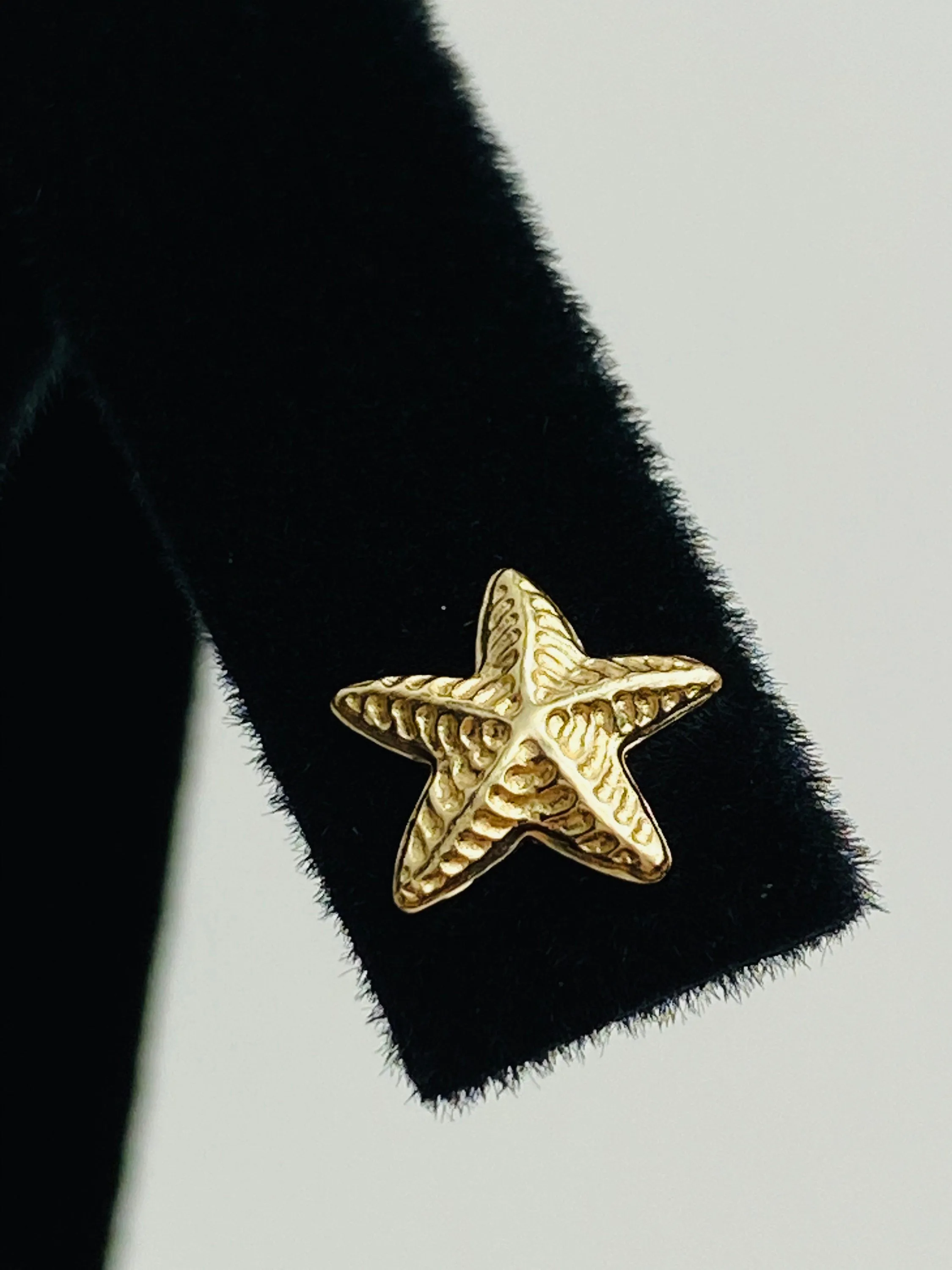 Gorgeous Leafy Starfish Stud Earrings (14KGF) 1.33mm X 8.53mm, Sku# 2193-4