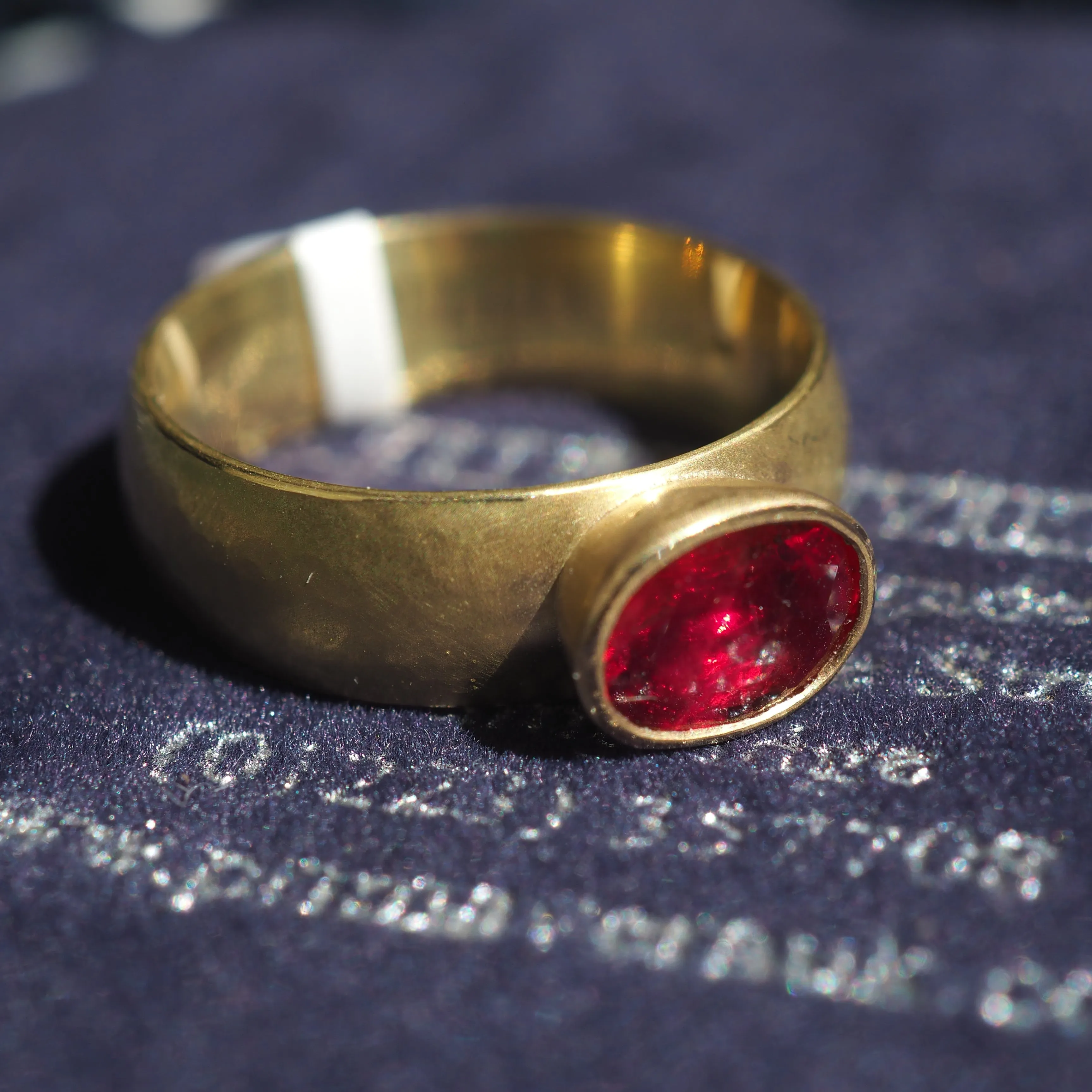 Mannheim, Catherine - 18ct Gold and Ruby Ring