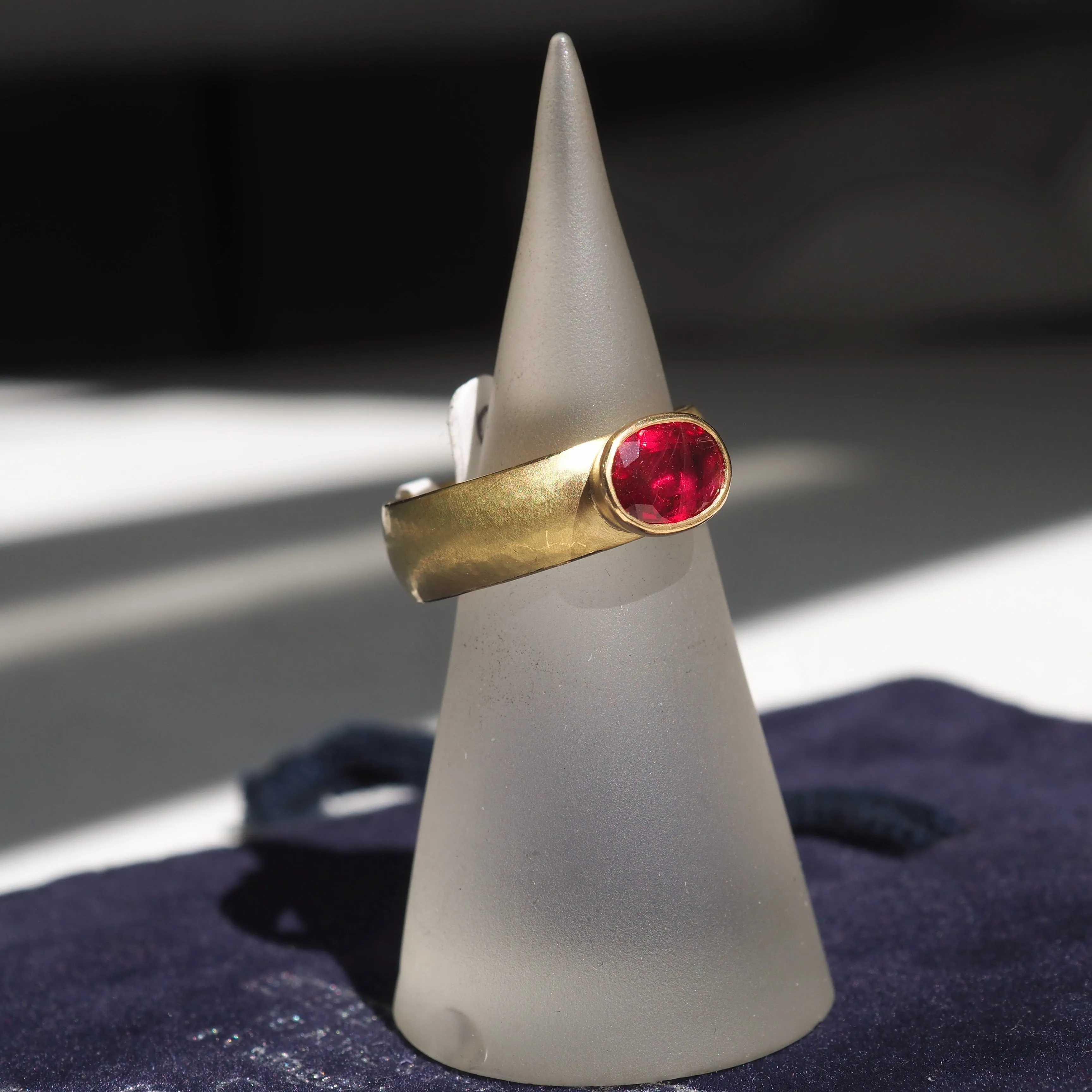 Mannheim, Catherine - 18ct Gold and Ruby Ring